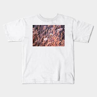 Daisies in a breeze Kids T-Shirt